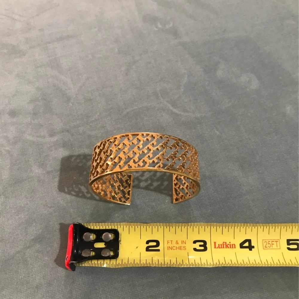 GORGEOUS NWOT TORY BURCH Gold plated STATEMENT LOGO CUFF - Picture 3 of 5
